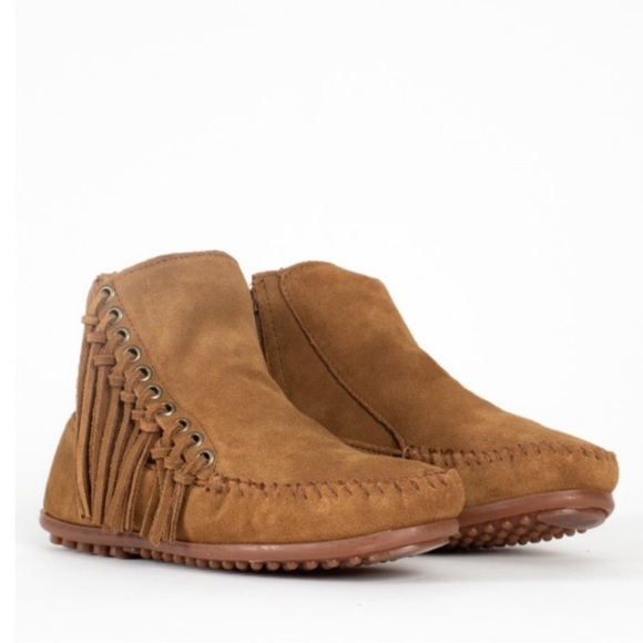 Minnetonka Shoes - Minnetonka Willow Boot Womens Dusty Brown size 6